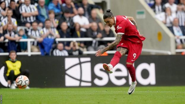 Nunez scores 2 late goals as ten-man Liverpool beat Newcastle