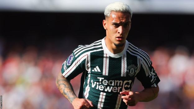 Man Utd and Antony agree to delay return after assault allegations