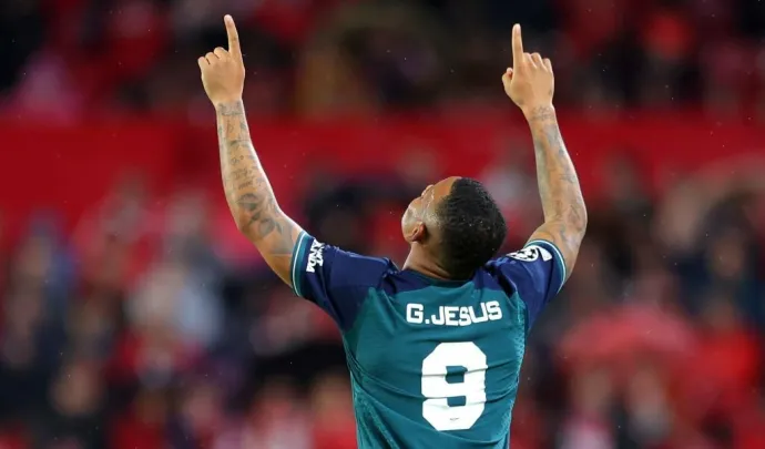 Arsenal win over Sevilla as Jesus suffers injury